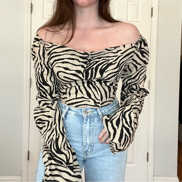 SHEIN | Zebra Backless Top - Picture 2 of 5